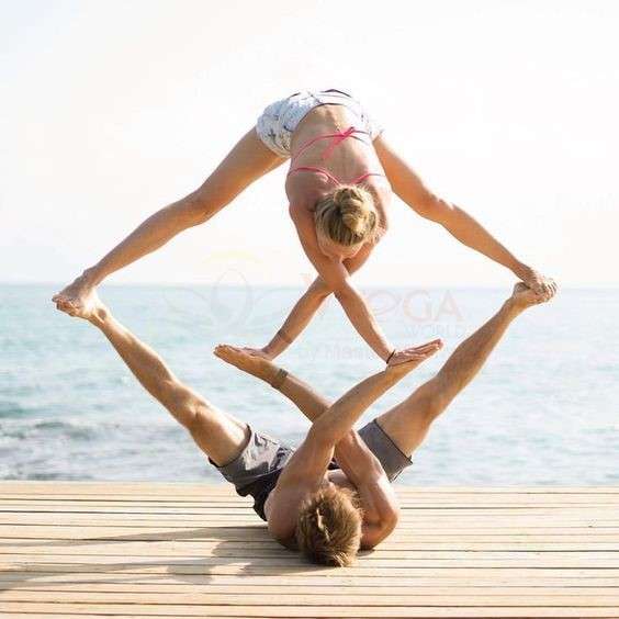 Acro Yoga là gì? 7 điều bạn nên biết trước khi bắt đầu tập luyện